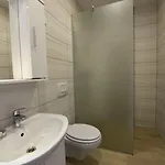 דירה Quiet One-bedroom Near Center Free Parking