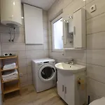 Quiet One-bedroom Near Center Free Parking 公寓 *